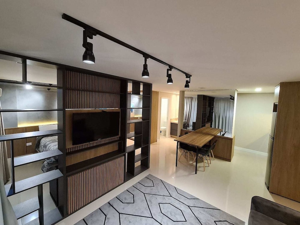Riverside Residence