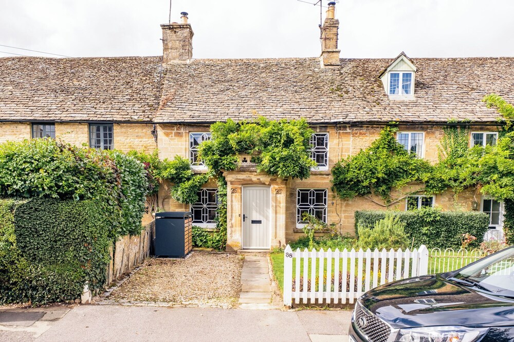 Historic 3 BD Cottage in the Cotswolds