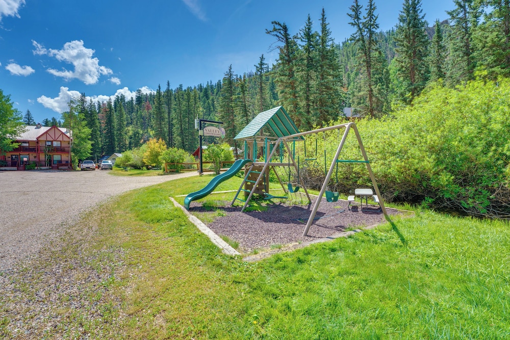 Bike, Hike & Ski: Creek-view Condo in Red River!