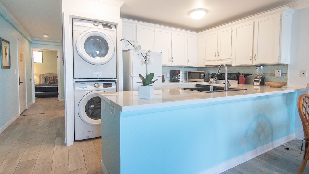 Top Floor - Direct Ocean Front View - Air-conditioned - Vrkcv