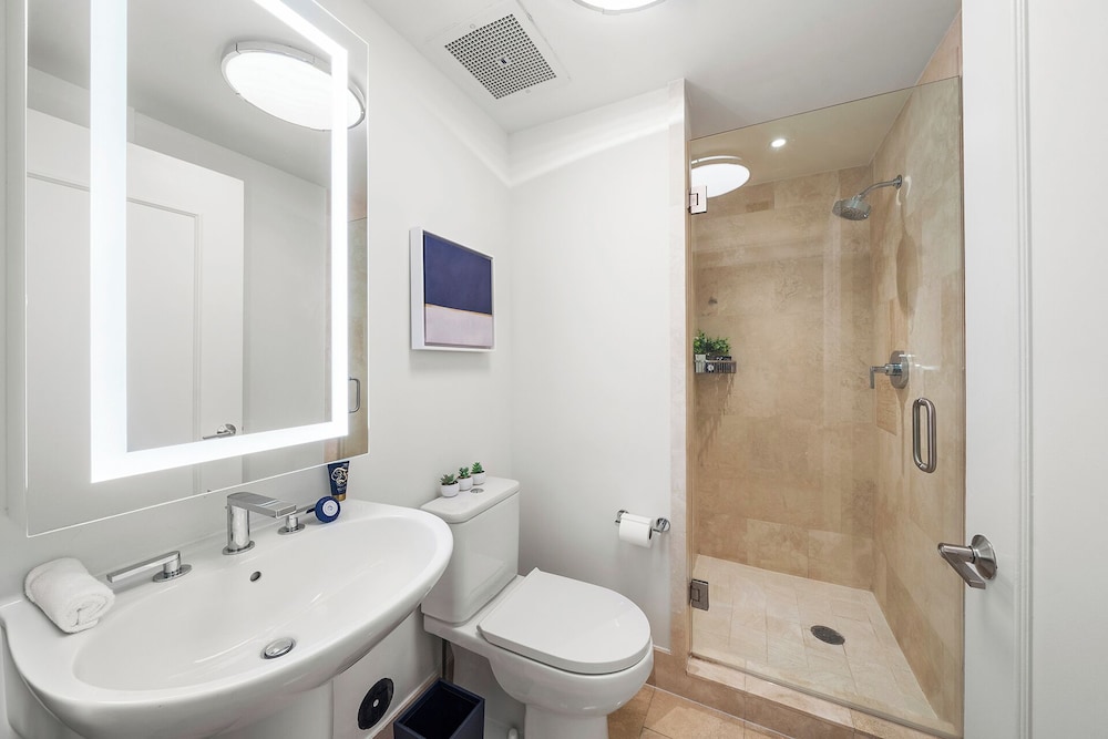 Luxury Vacation Rentals at Fontainebleau Miami Beach by LRMB
