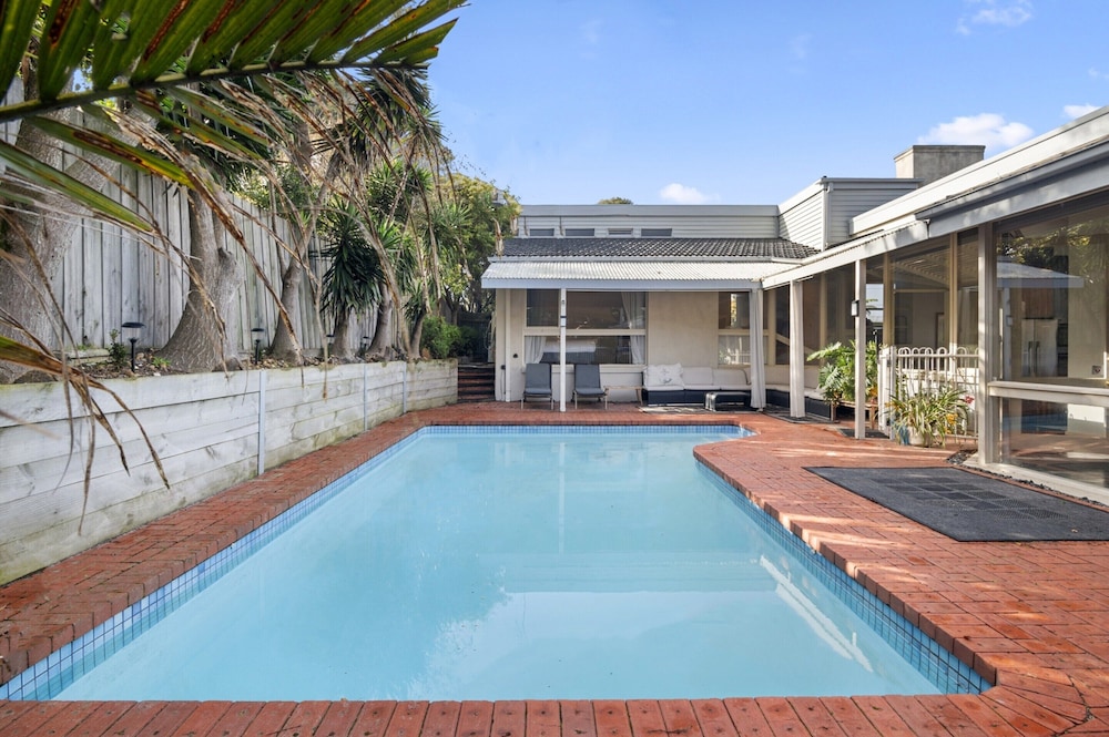 5-bed Haven With Pool Minutes From Beaches