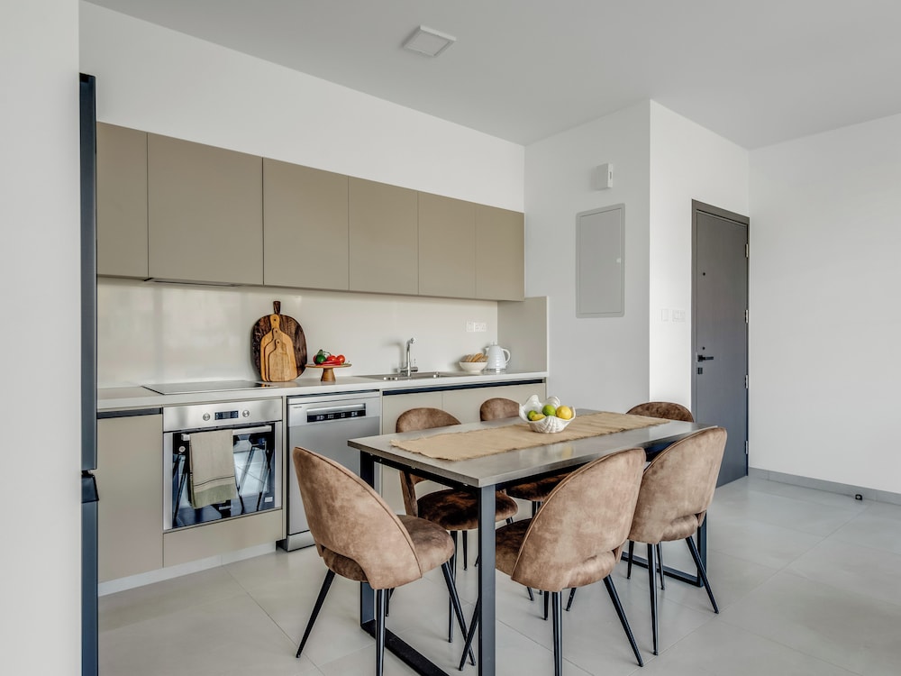 Sanders Elgio - Pleasant 2-bdr Apt w Balcony, photo 14