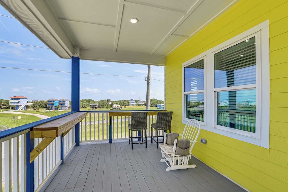 Walk to Beach: Group Getaway in Galveston!