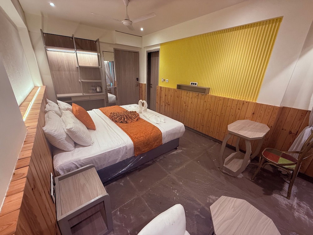 Ikonic Hotel - Bhushi Dam Lonavala