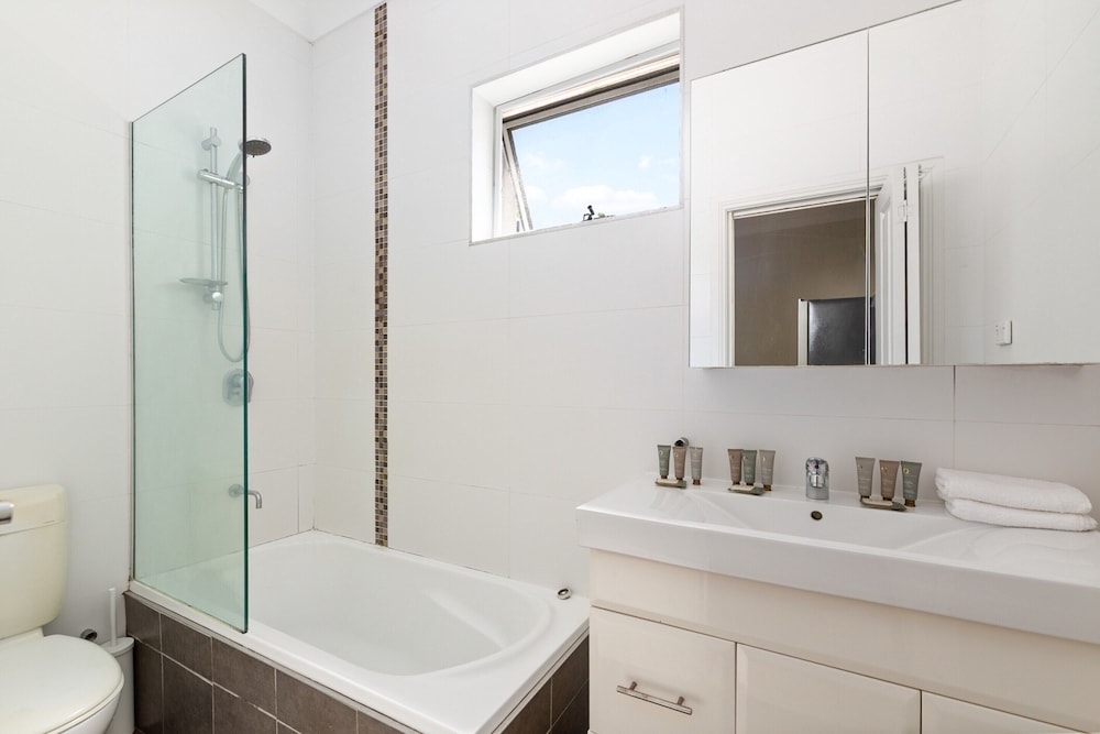 Bright 3-bed Apartment Near Coogee Beach