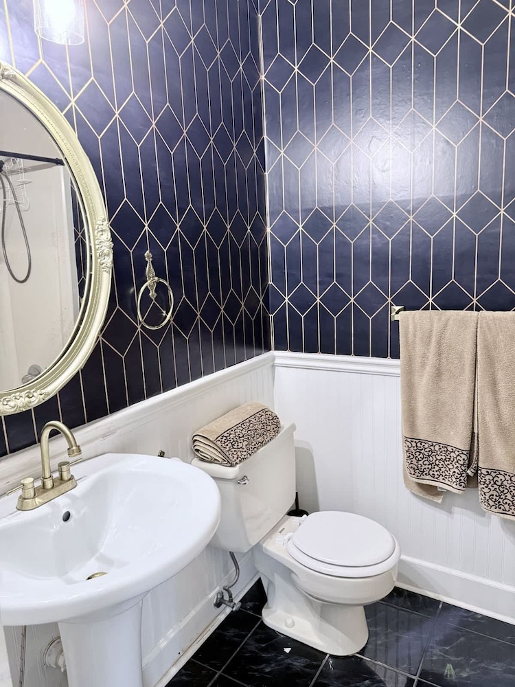 Southern Charm Estate Min From Shopping Beaches