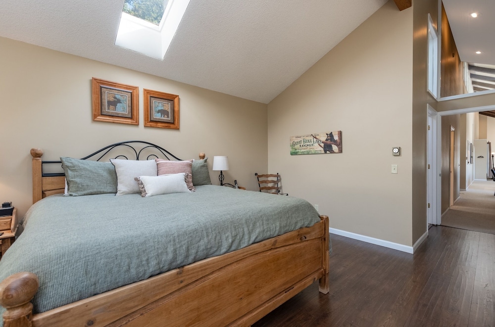 Cedar Upper Luxury Vacation At Windcliff 3 Bedroom Home by RedAwning - Property Image 25
