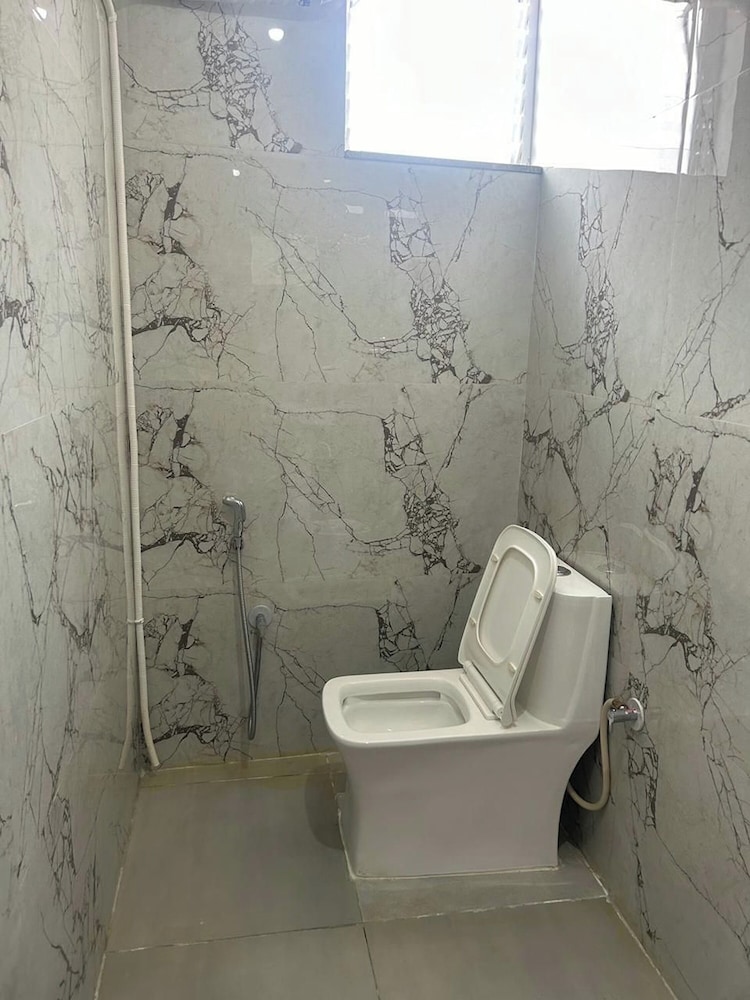 A White Pearl Suites