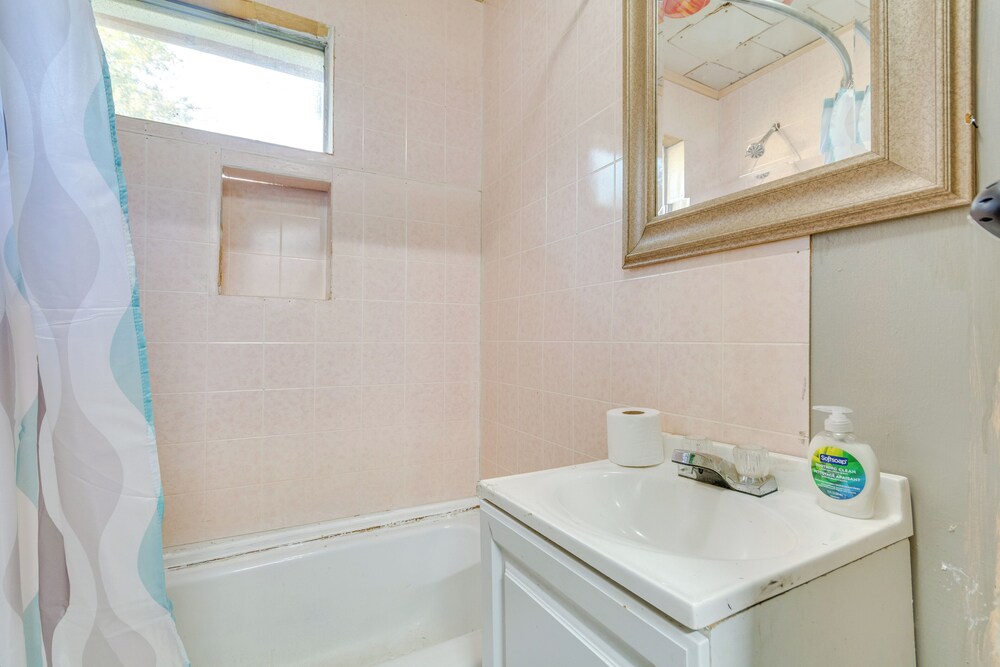 Centrally Located North Little Rock Studio w/ Yard