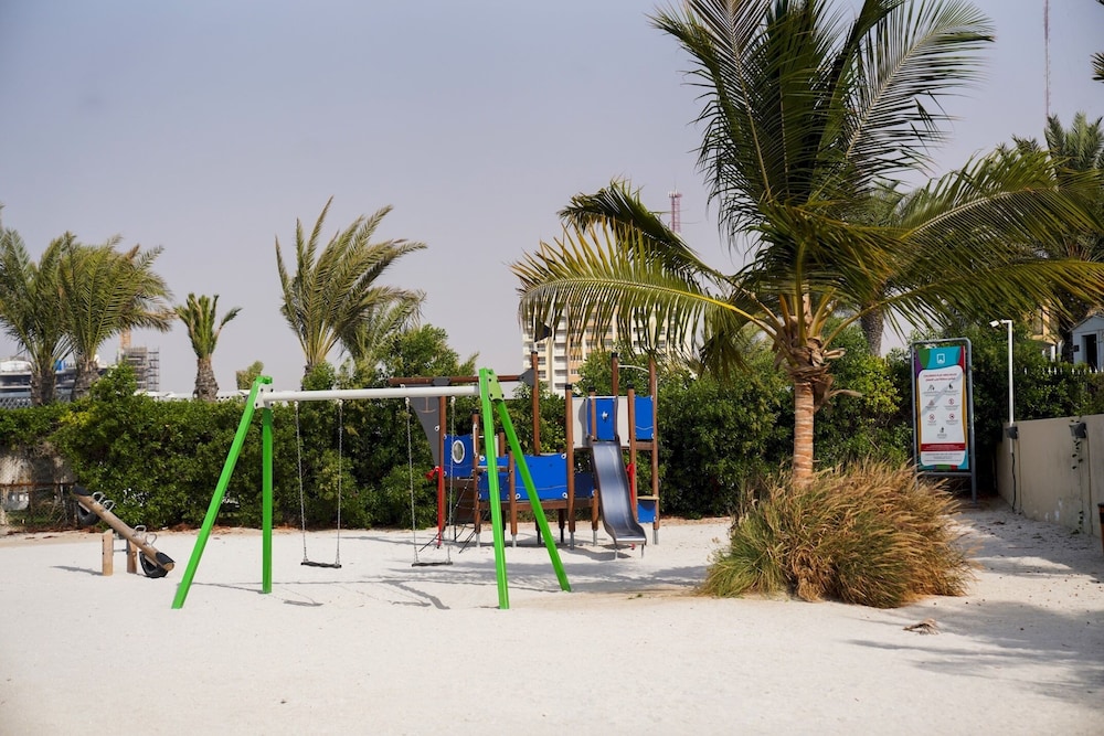 Stunning Sea View Apt. With Balcony - RAK