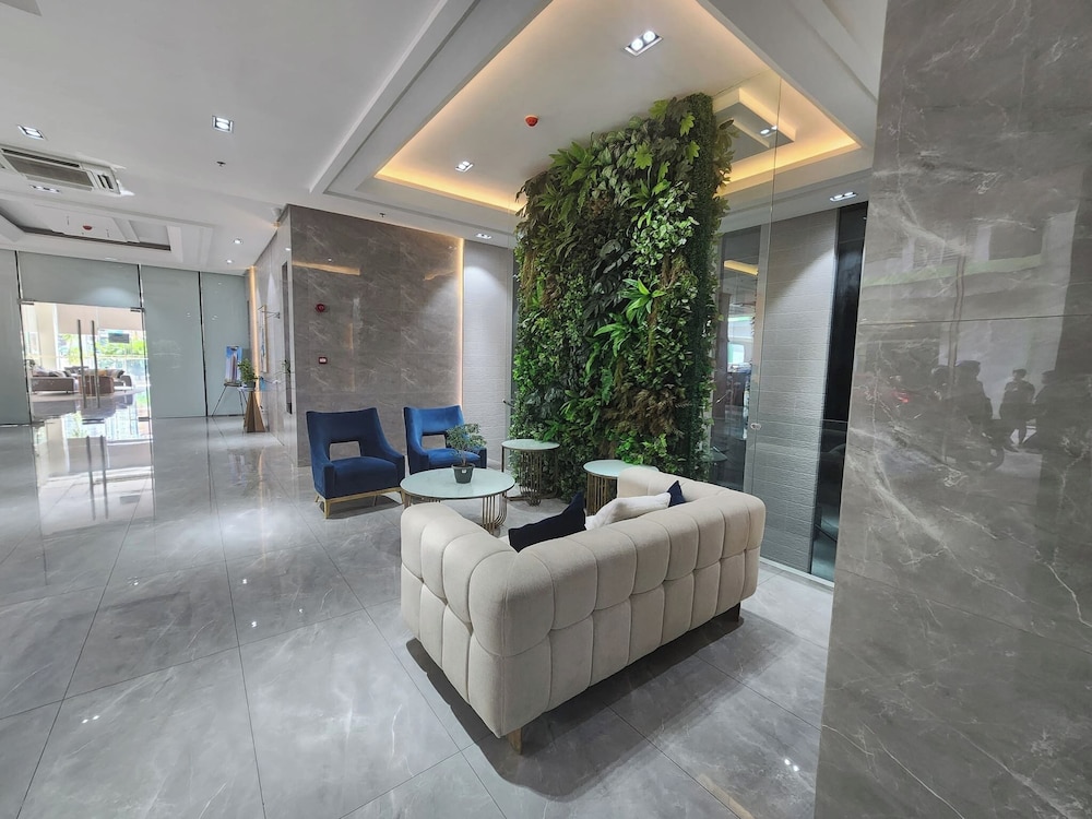 Cozy 1BR Condo in Mandaluyong City With City Skyline View
