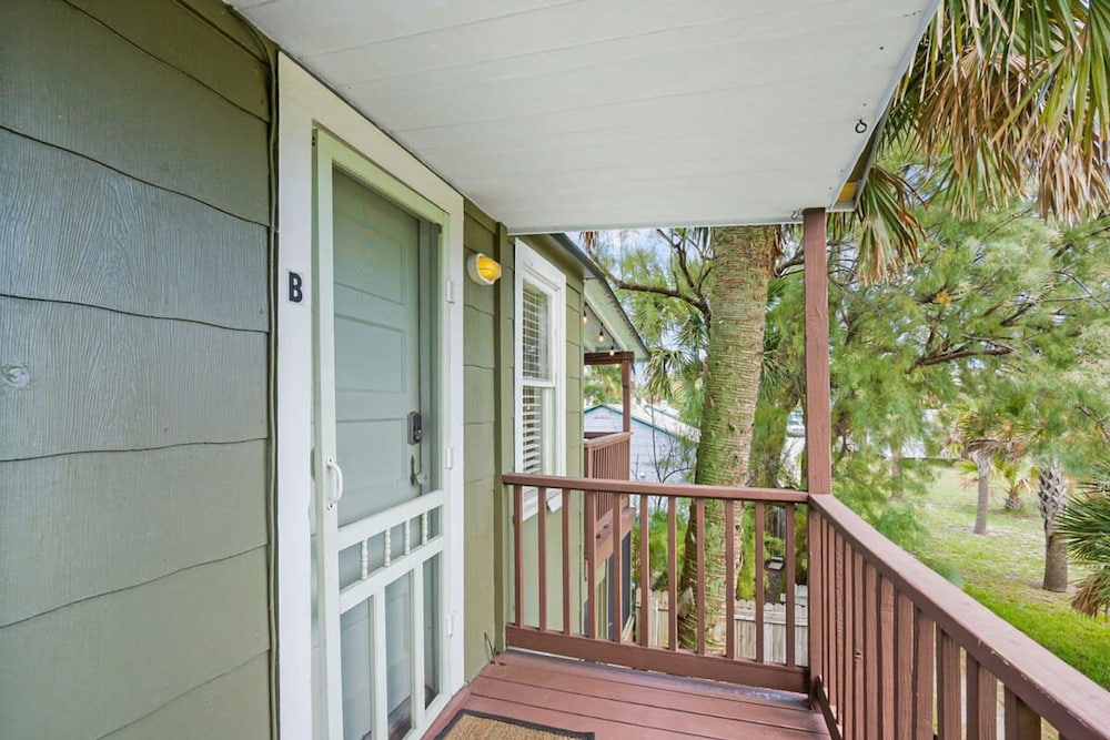 Marvelous Mermaid Beach Bungalow Dog-friendly
