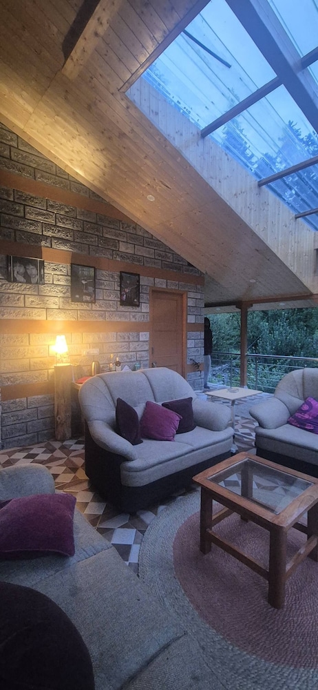 The Orchard Retreat VanVaas