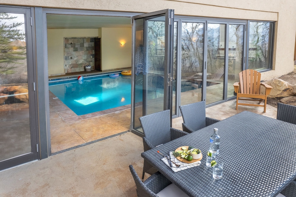 High Meadow by Avantstay Alpine Views w Indoor Pool Hot Tub Open Floor Plan