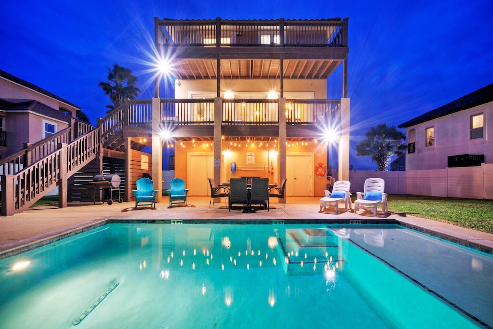 2 Homes, Sleeps 22 Steps to the Beach, Private Pool, Fire Pit, Balcony Views