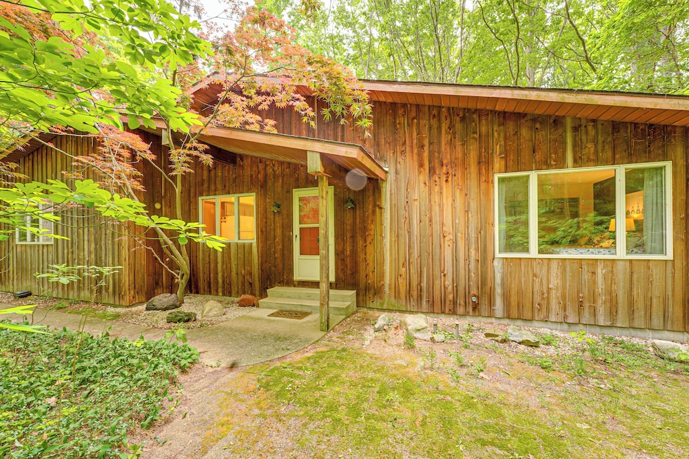 < 1 Mi to Lake Michigan: Peaceful Cabin w/ Yard!