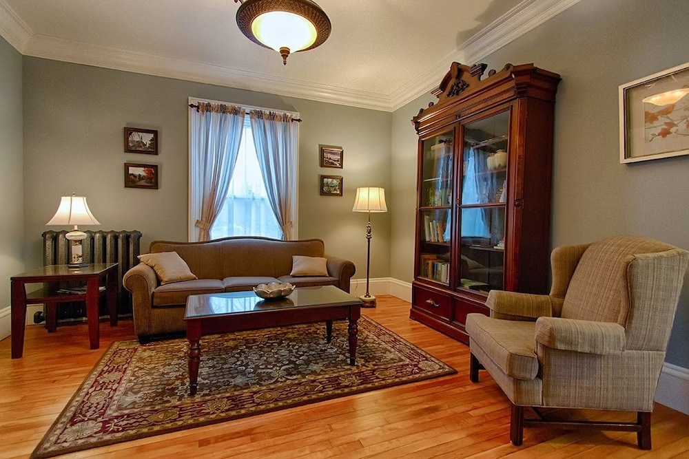 Rayski Guest House