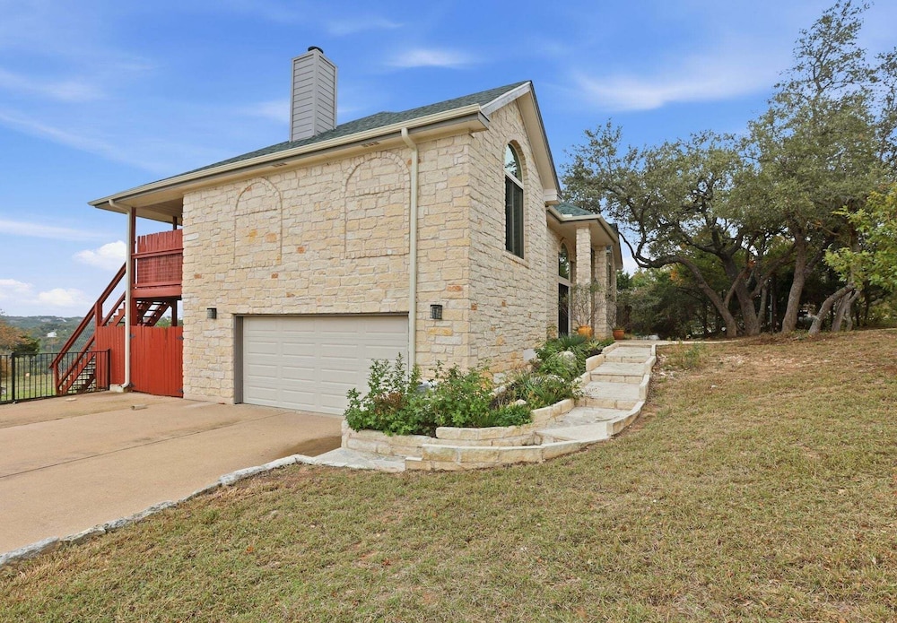 4br Leander Retreat With Hot Tub & Views 4 Bedroom Home