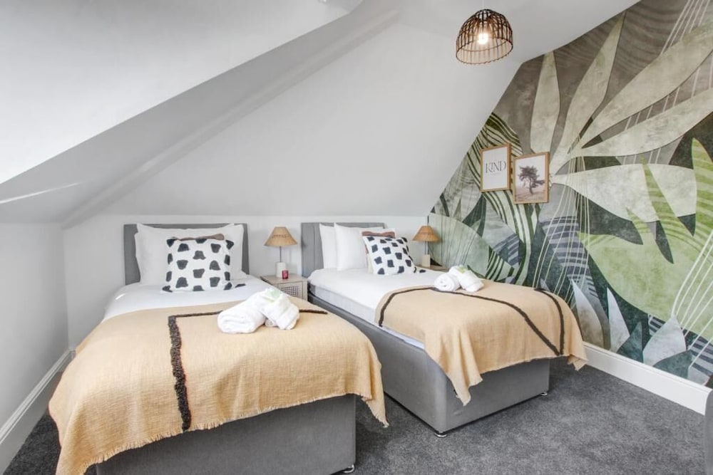 Group Getaway Stylish 2-bed Cardiff Flat