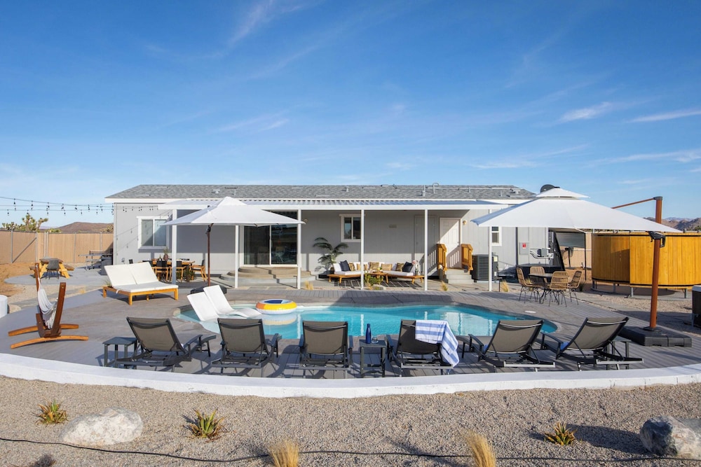 Pool, Spa, Pickleball & Piano Near Pioneertown Harmony House by Avantstay