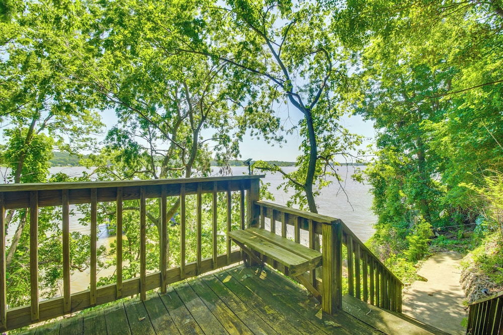 Waterfront Hot Tub - Luxe Home on Grand Lake!