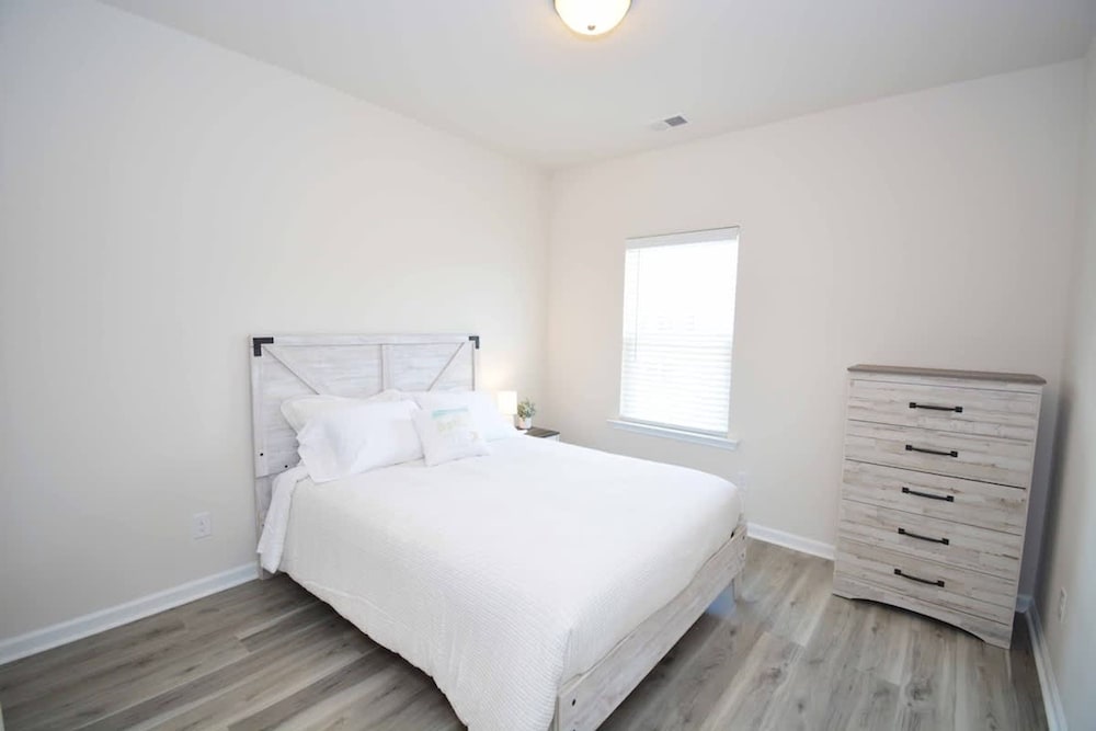 Getaway on Mclernon - Top Notch Mid Term Stay