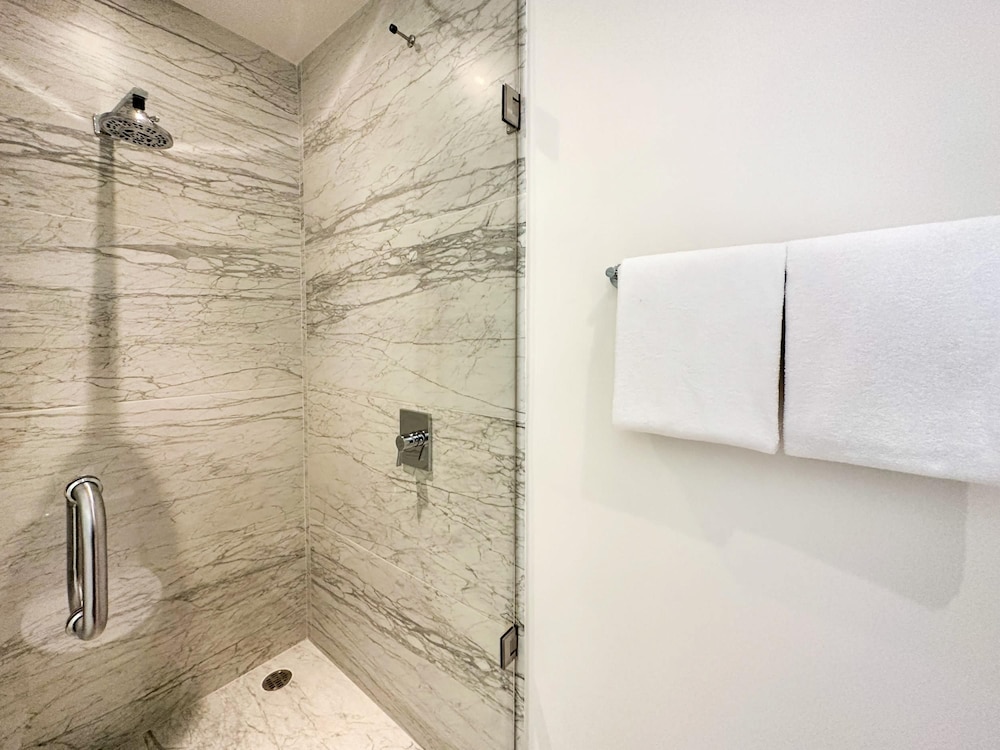 Brand New 6 Bedroom Penthouse