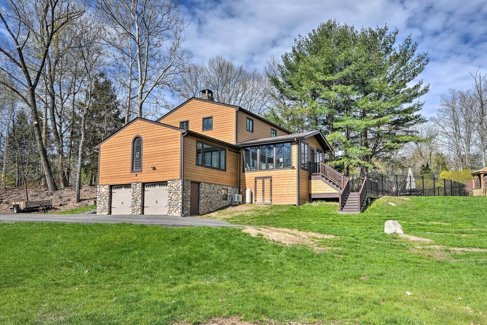 Lovely Highland Home w/ Pool & Hot Tub! view 4