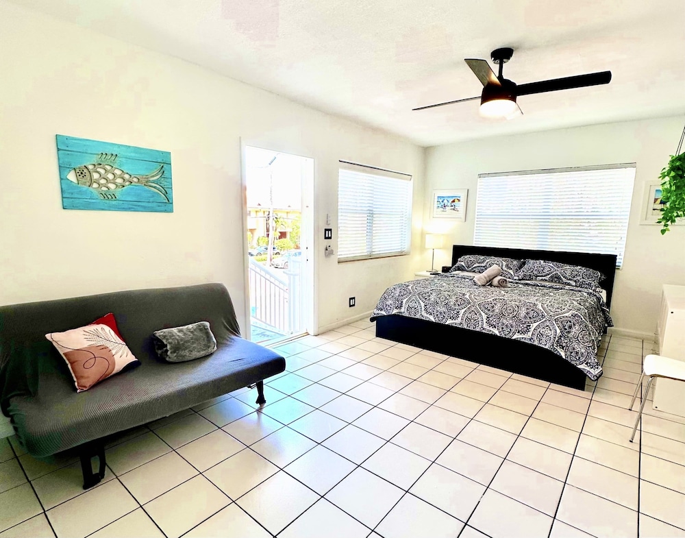Southwinds 6 for 3 Just Steps From the Beach