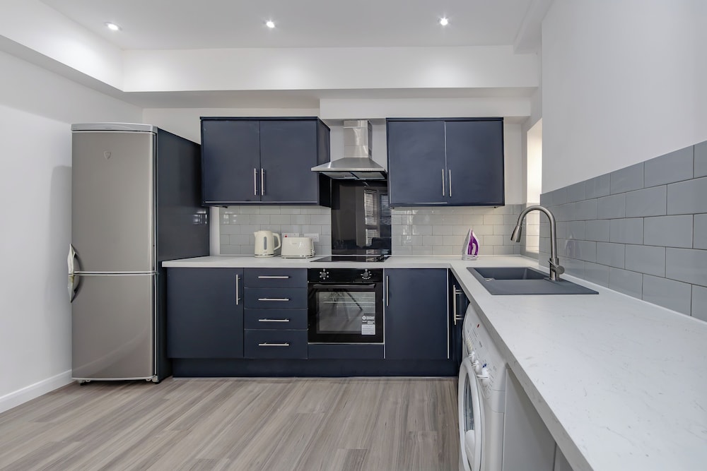 Apartment - Sleeps 7 - Parking - Close to Pier