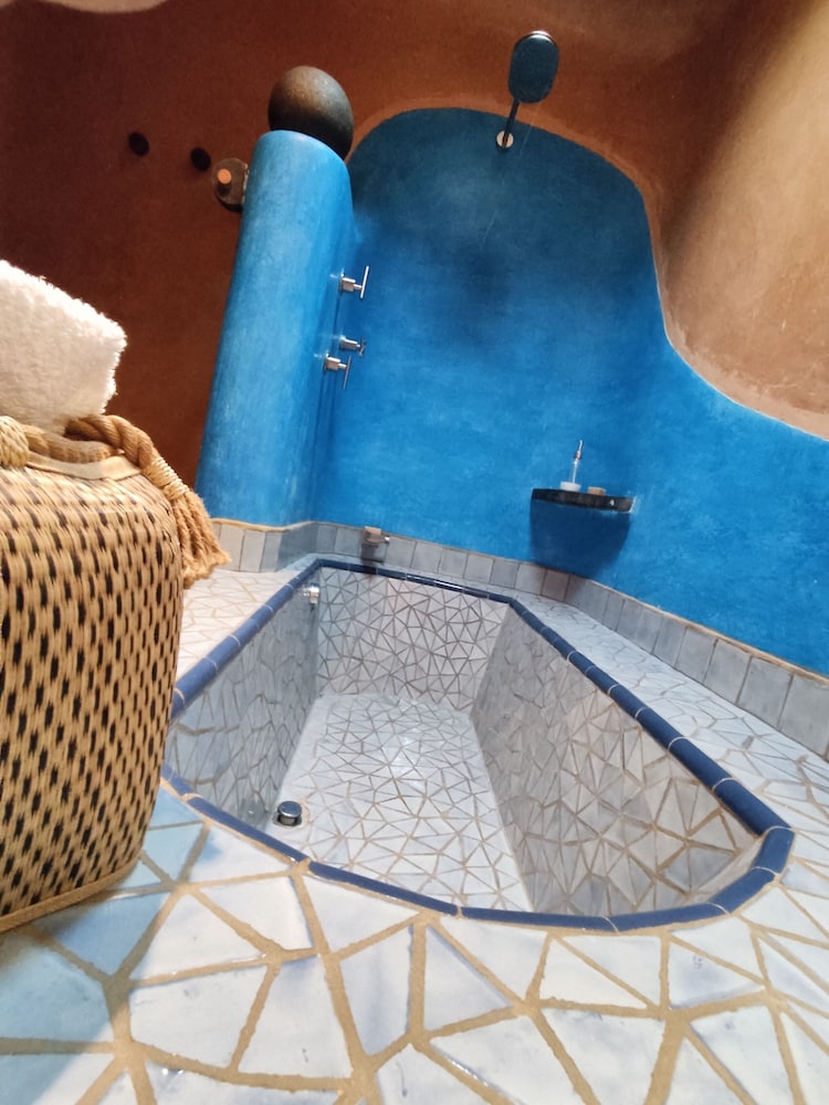 EL EQUIMITE HOTEL BOUTIQUE