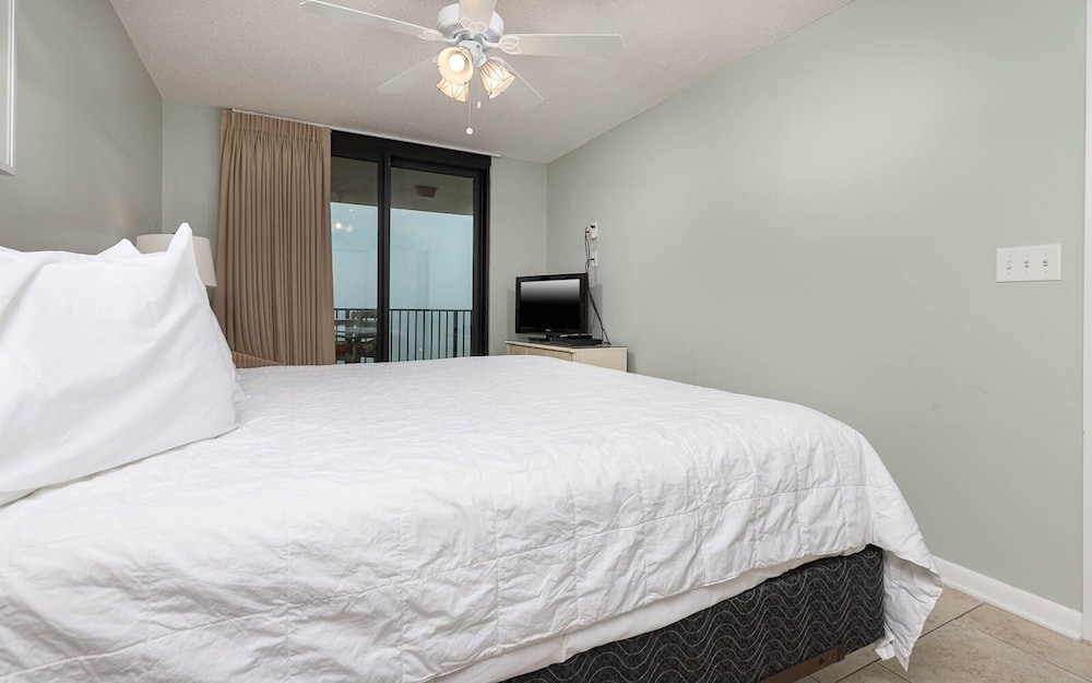 Phoenix East 2 2064 2 Bedroom Condo