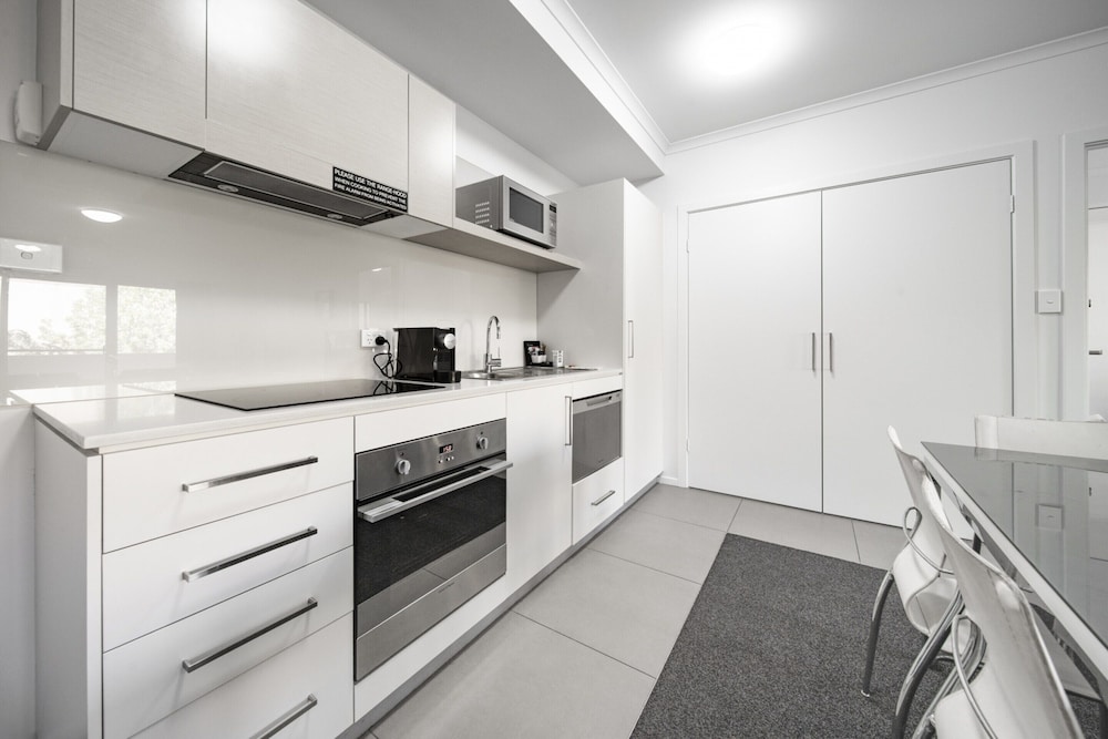 Spacious 2-bed Conveniently by Lake Tuggeranong