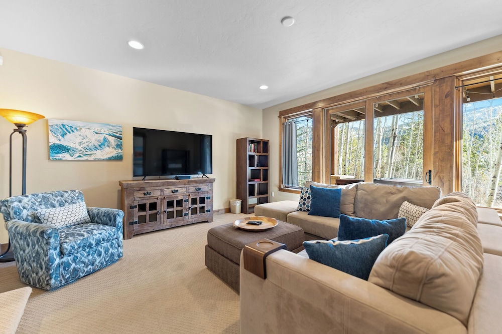 223 Caravelle Drive
