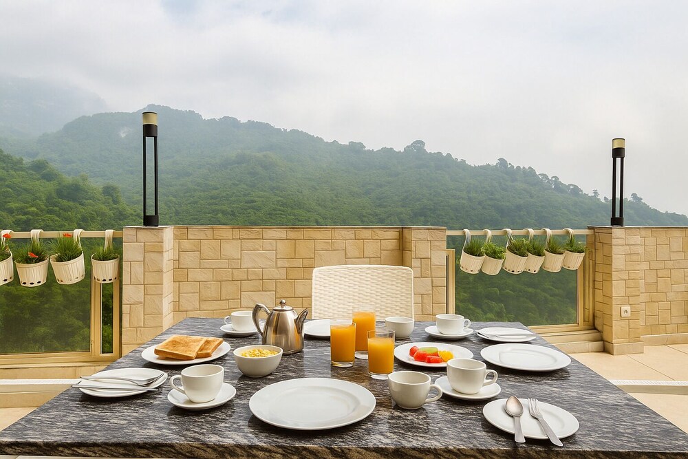 Hotel Shiva Lake - Near Mussoorie Lake
