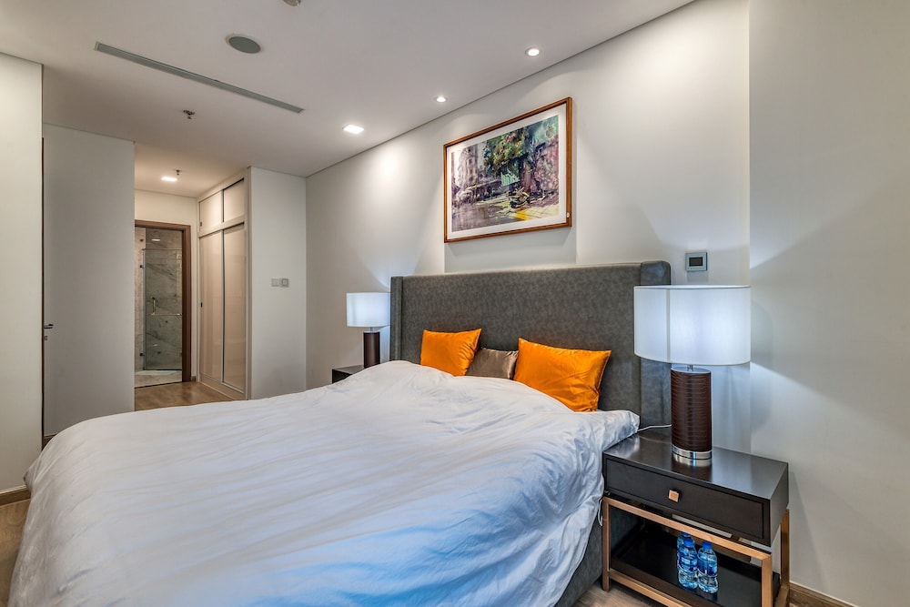 DongDong Skyview APT in Landmark81 Tower