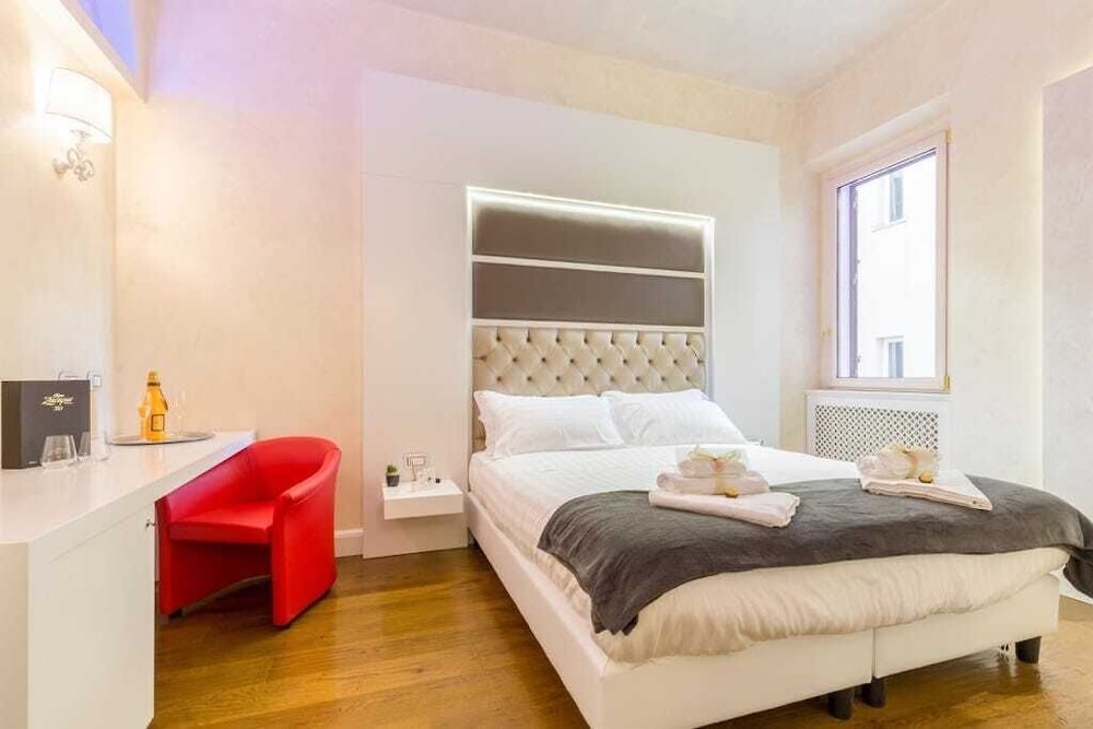 Piazza Venezia Luxury Suite photo 4