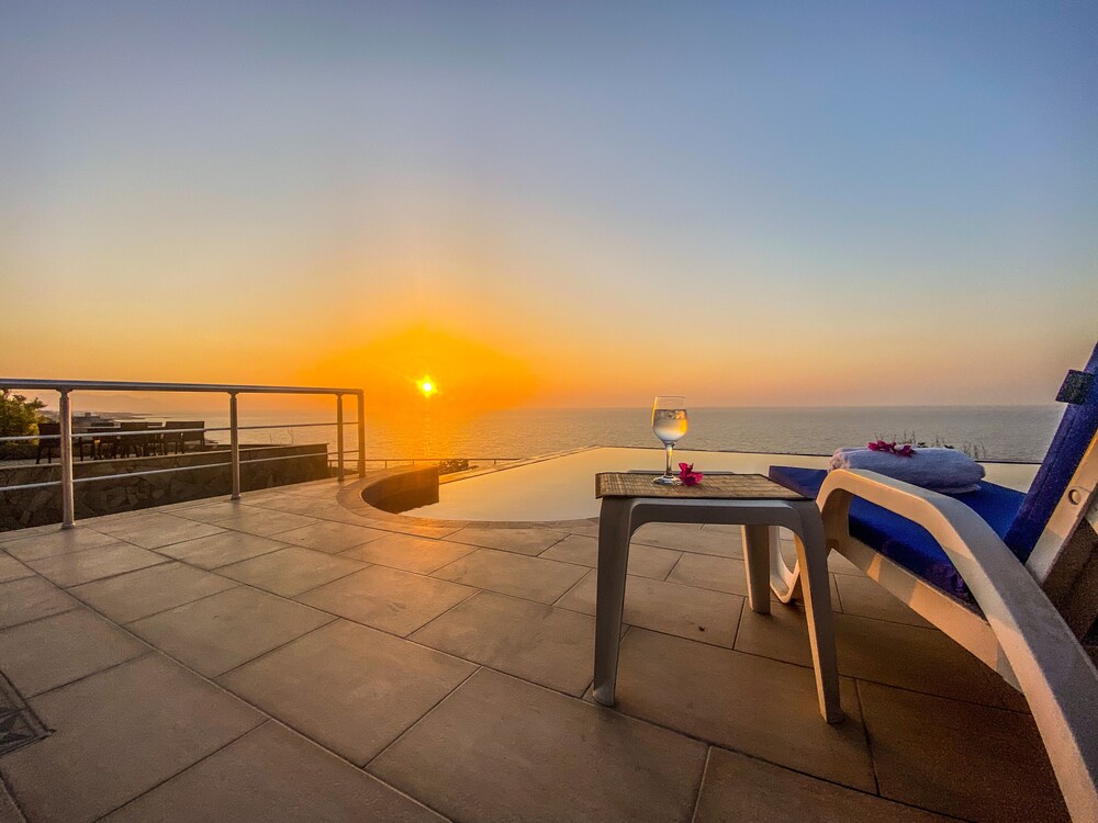 Ocean View Family Villa, Sleeps 2-10, Private Pool, Wifi, Internet Tv & Acs view 4