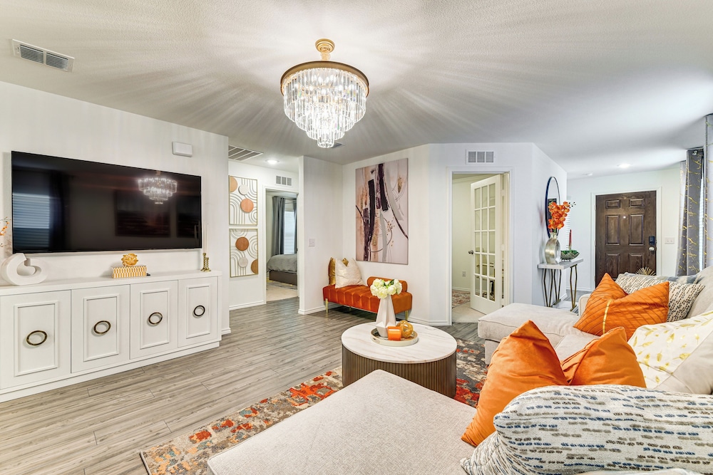 Modern Comforts + Fenced Yard: Princeton Retreat!