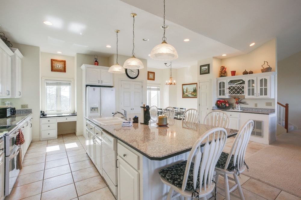 Beech Mtn Views, Next to Ski Resort: Home w/ Decks