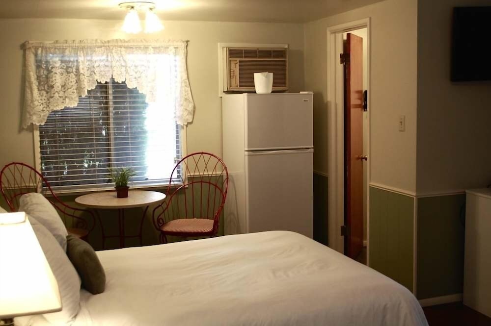 Bishop Vacations - El Rancho Motel - Property Image 39