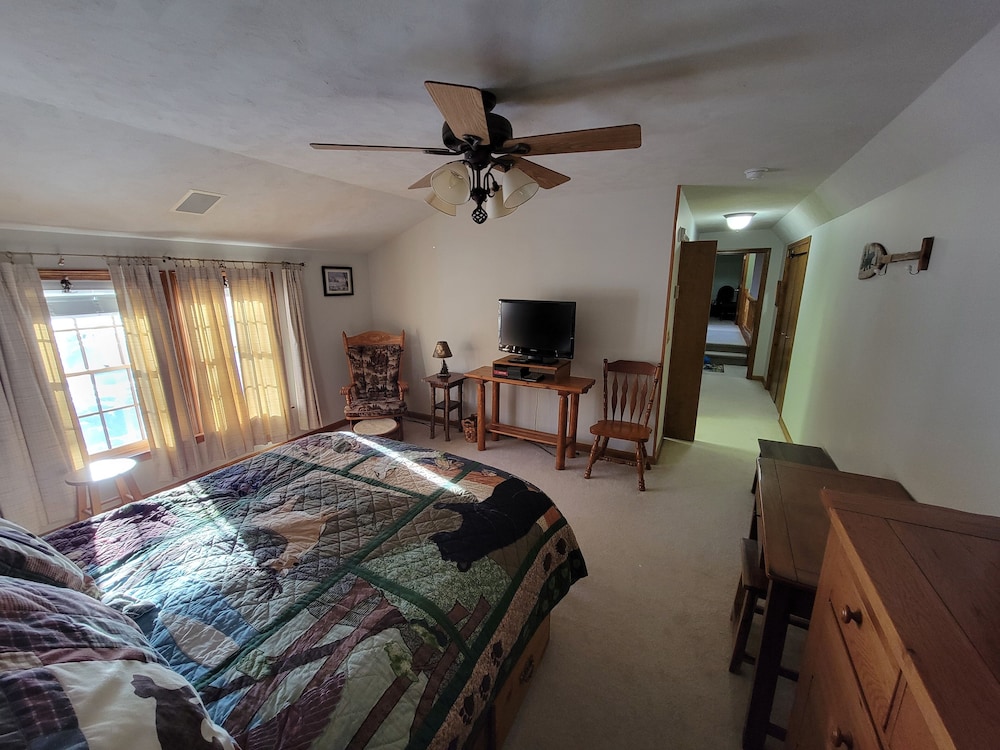 Adirondack Cozy Cottage Hideaway 4 Bedroom Home by RedAwning view 3