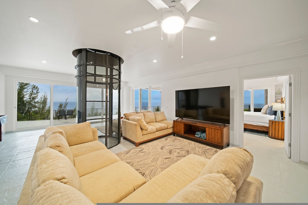 Waterfalling Estate in Ninole