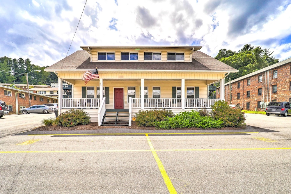 Bright Boone Home: Walk to Appalachian State! view 4