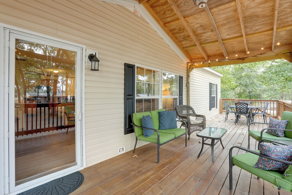 Greers Ferry Lake Access: Cabin w/ Boat Slip!