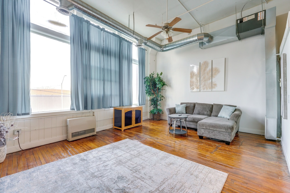 Steps to Riverwalk! City-view Condo in Corktown