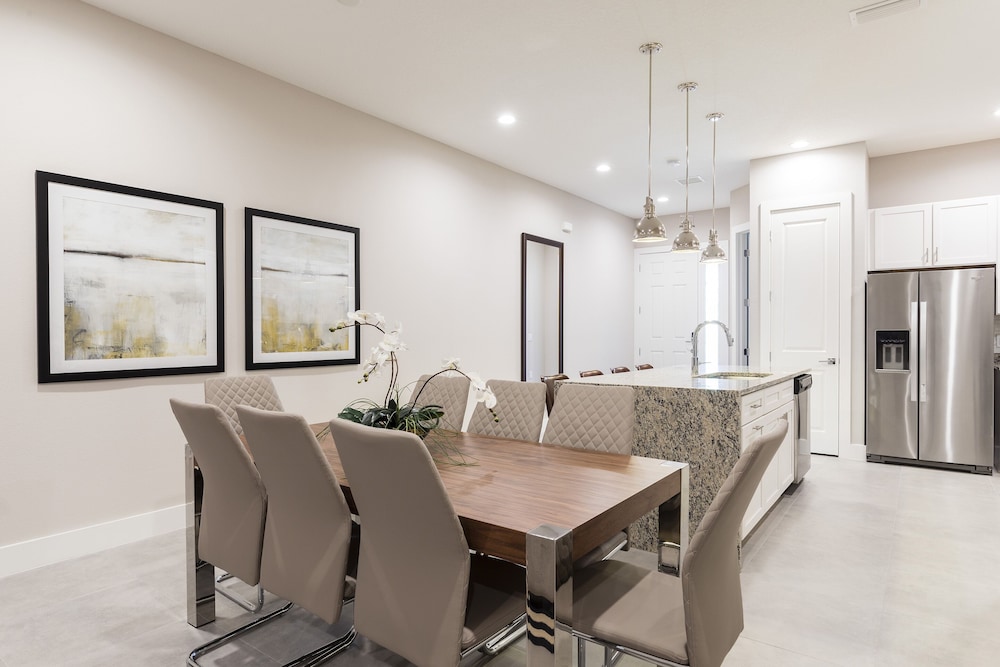 Summerville Vacation Homes by Columbia Management