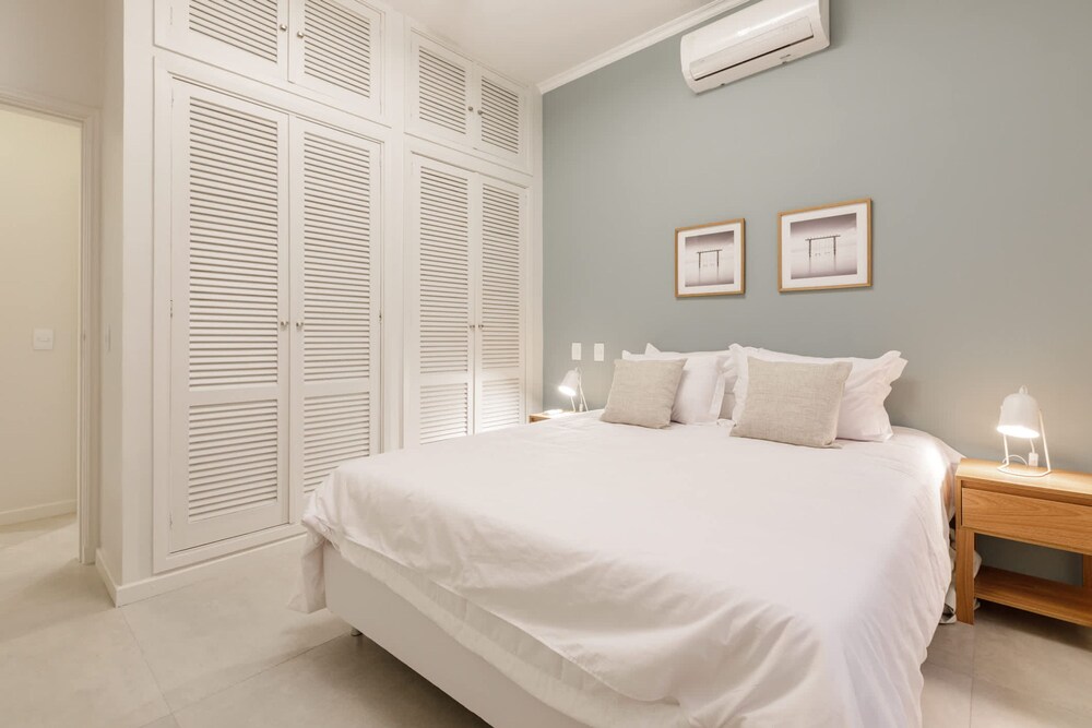 Leblon Coast Amazing 3 Bedroom in Leblon