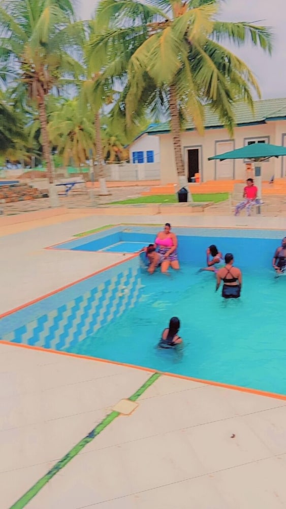 LLOYDS BEACH RESORT and SPA